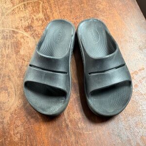 OOFOS Black Slide Sandals